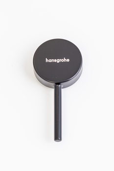 schwarzer Hansgrohe Armaturhebel.jpg